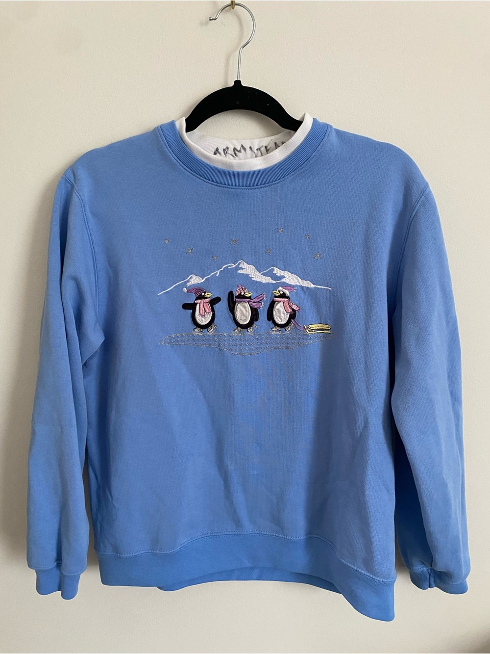 Vintage 90s Morning Sun Embroidered Penguin Winter Scene Crewneck Sweatshirt